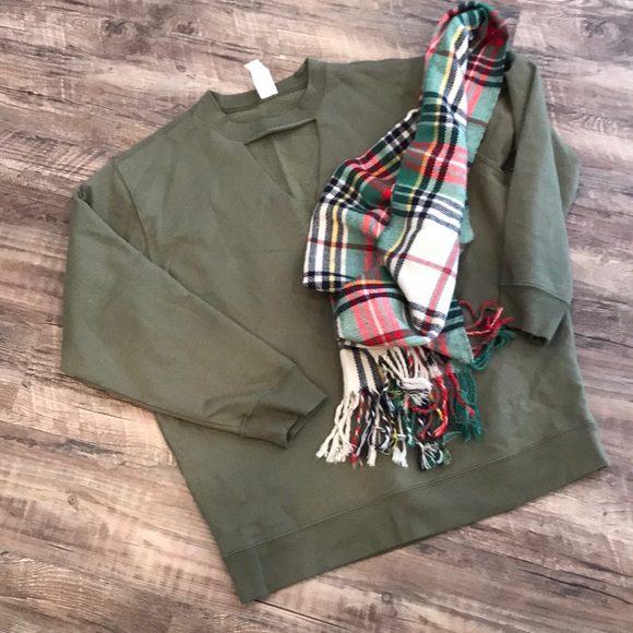 Tops - Cutout sweater